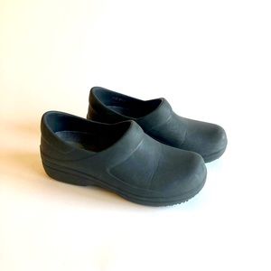 Crocs Comfort Black Rubber Clogs size 7